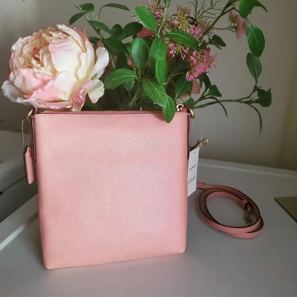 Coach crossbody peach - Picture 2 of 8